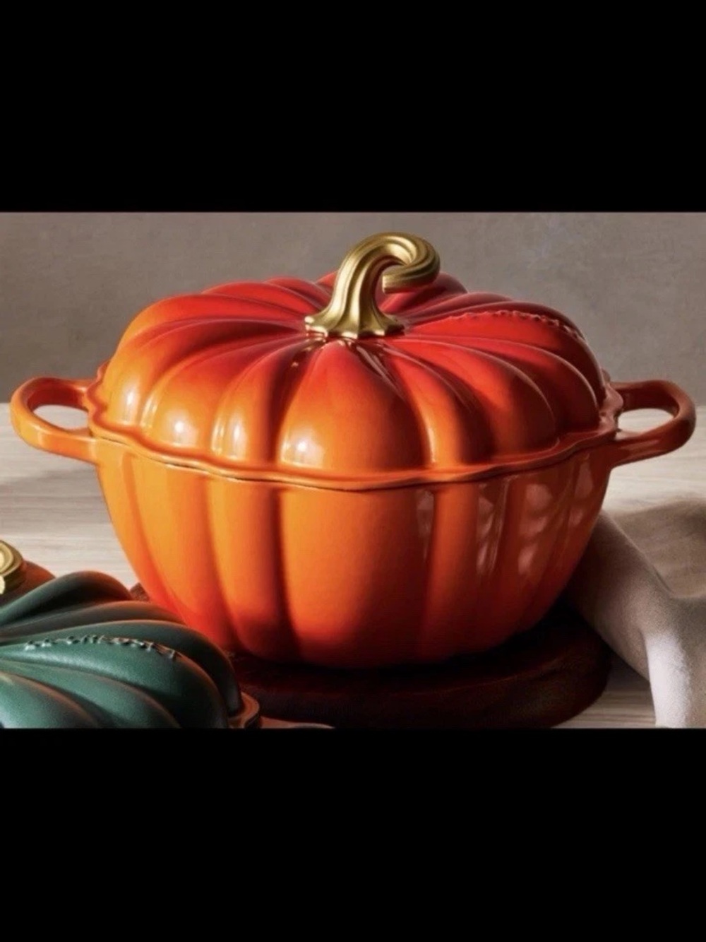 ~Le Creuset *NEW* Persimmon  Pumpkin 4 Qt Cocotte with Gold Stem